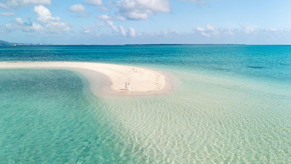 幻の島のドローン写真