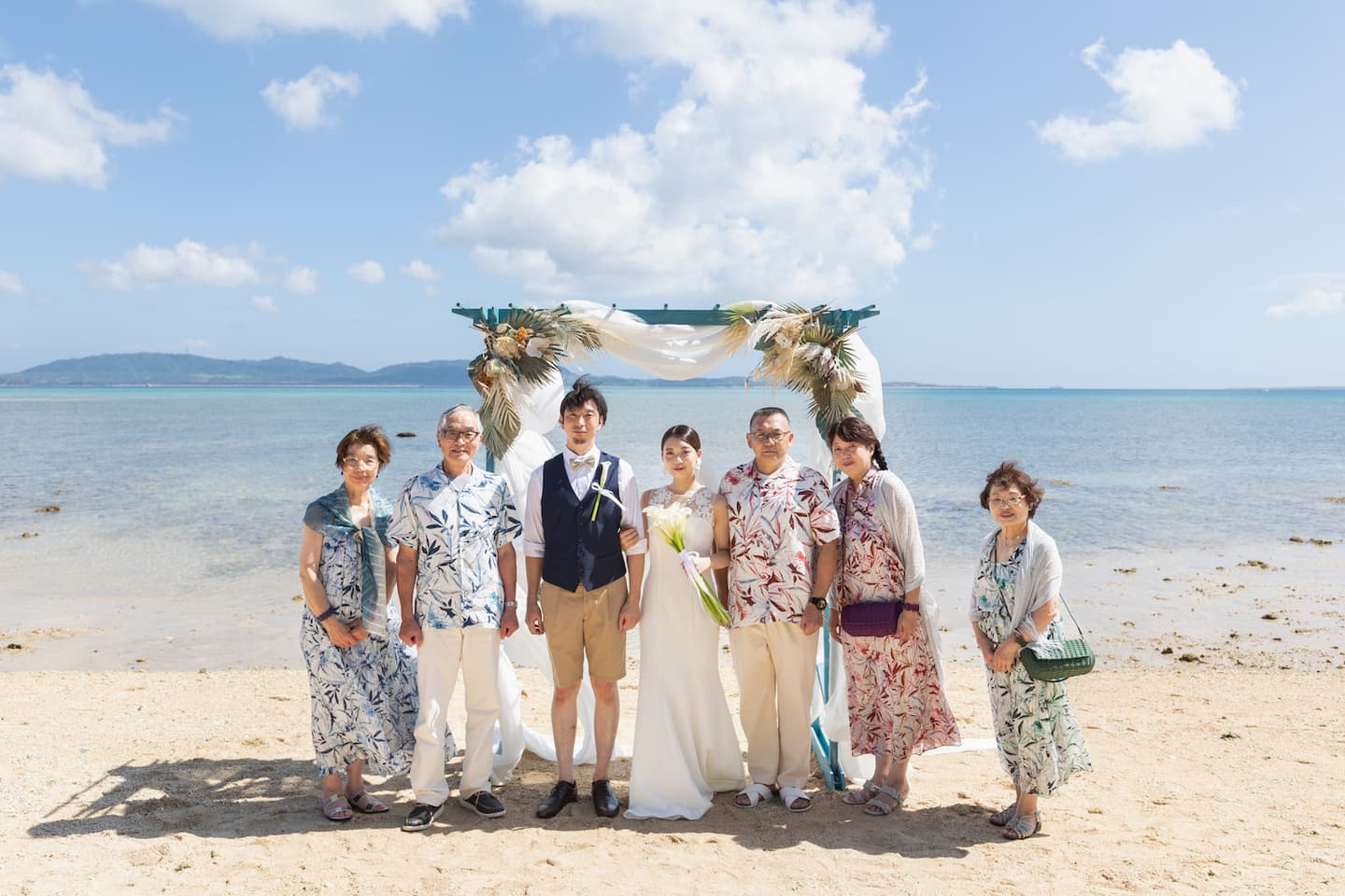 家族に囲まれての集合写真